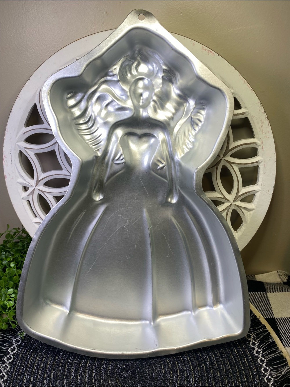 Vintage 1992 Barbie Cake Pan Molds
Size 14.5" X 10" X 2 Wilton/Mattel‎